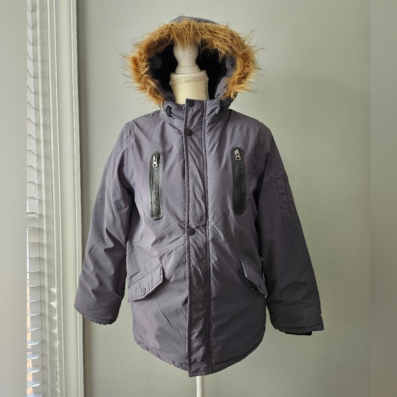 Euc winter coat with fur hood - Picture 3 of 7